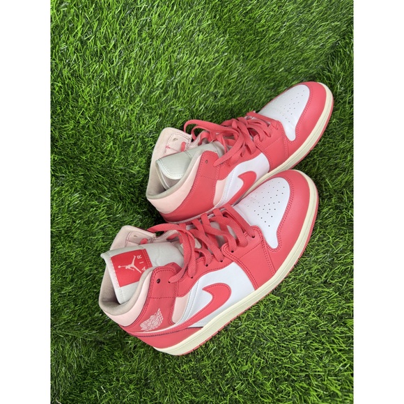 Air Jordan 1 Mid Womens White Sea Coral Lifestyle Air-Sole Streetwear Casual - Picture 1 of 6